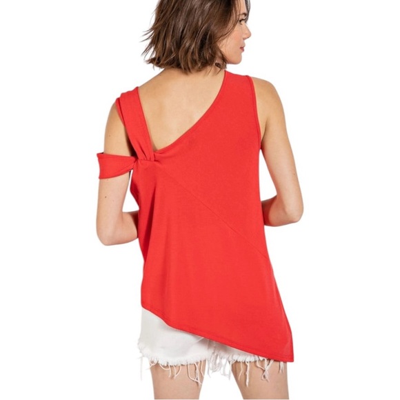 EDGE THEORY ASYMMETRICAL TWIST NECK TOP
Fiery Red - Picture 5 of 7